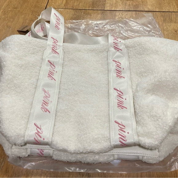 Beautiful Victoria secret bag new! - Picture 4 of 6